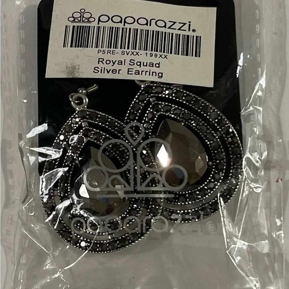 NWT Paparazzi Royal Squad Silver Filigree Dangle Earrings - Picture 3 of 3